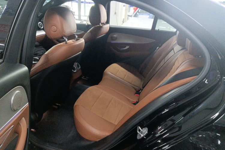 奔驰E级 2017款 E 200 运动型 4MATIC中控内饰21