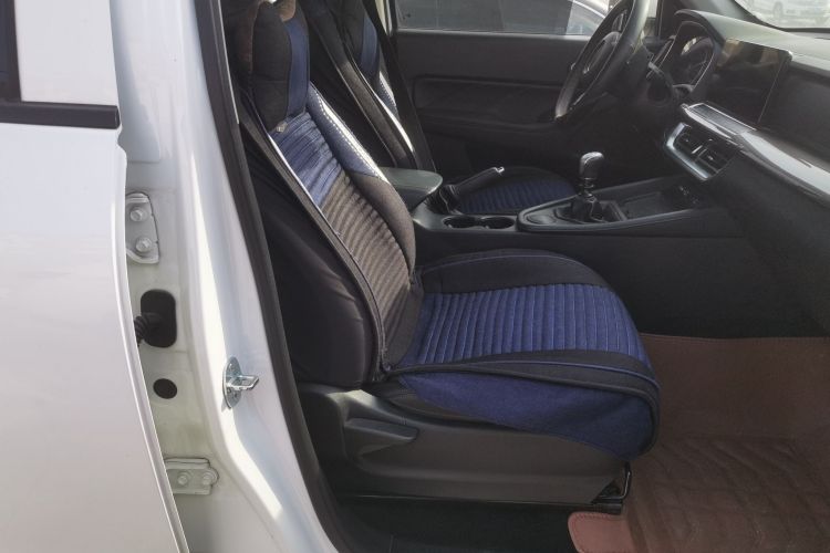 长城 炮 2023款 2.0T商用版手动柴油两驱精英型长箱GW4D20M局部细节41