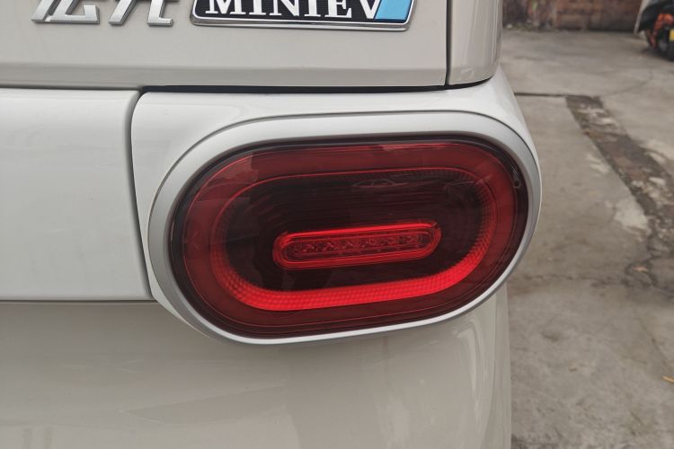 五菱汽车 宏光MINIEV 2024款 第三代 215km 青春版车身外观9