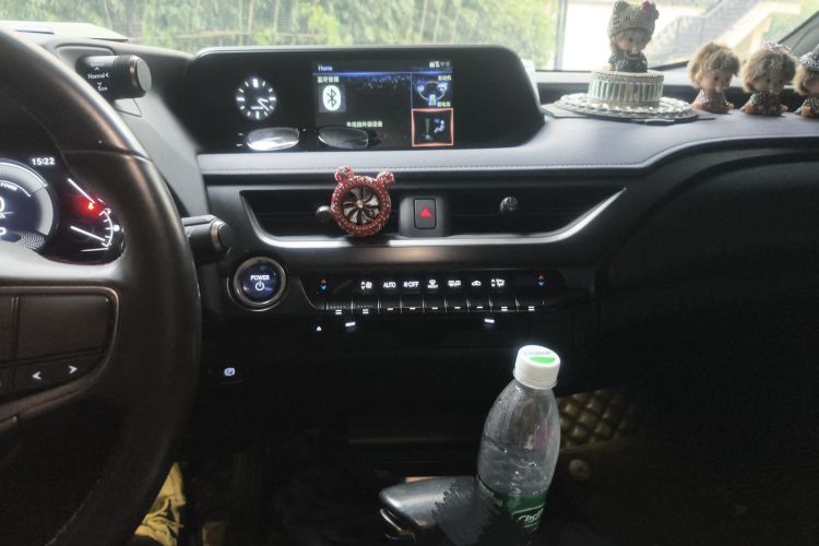 雷克萨斯UX 2020款 260h 探·酷版中控内饰16