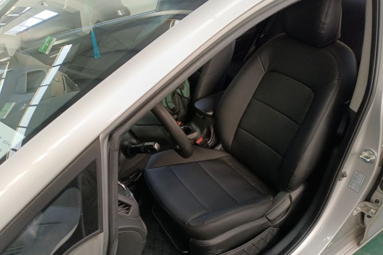 起亚K3 2013款 1.6L 自动GL中控内饰19