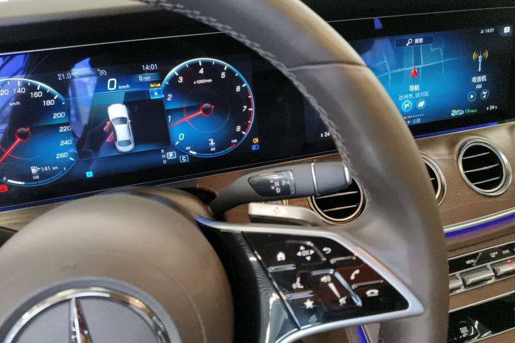 奔驰E级 2023款 改款 E 300 L 豪华型中控内饰18