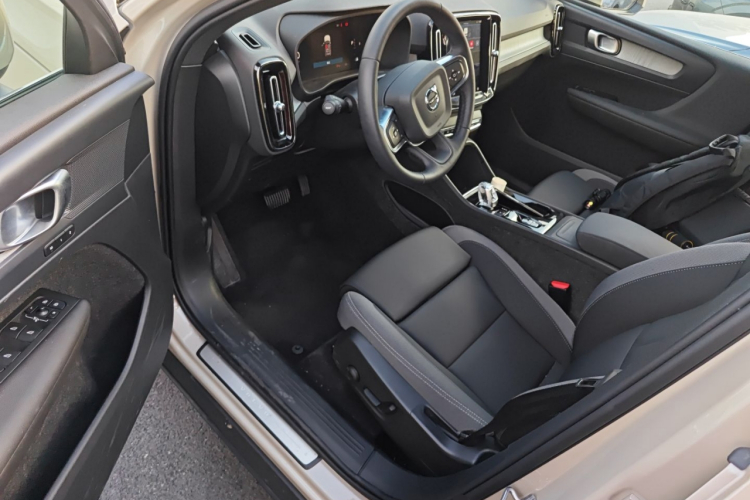 沃尔沃XC40 2025款 B3 智远豪华版中控内饰20