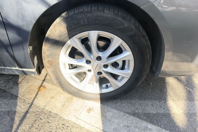 荣威i5 2023款 1.5L 手动舒享版车身外观10