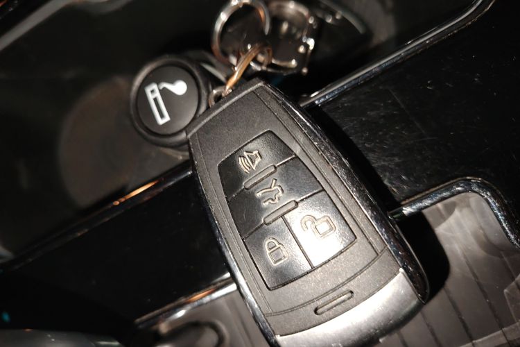 北京BJ40 2019款 PLUS 2.3T 自动四驱尊享版 国VI中控内饰11