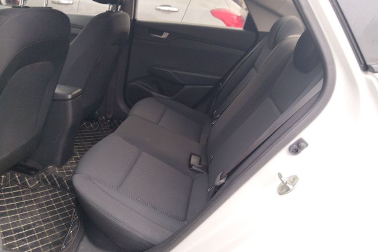 现代 悦纳 2016款 1.4L 自动炫酷版GLS中控内饰21