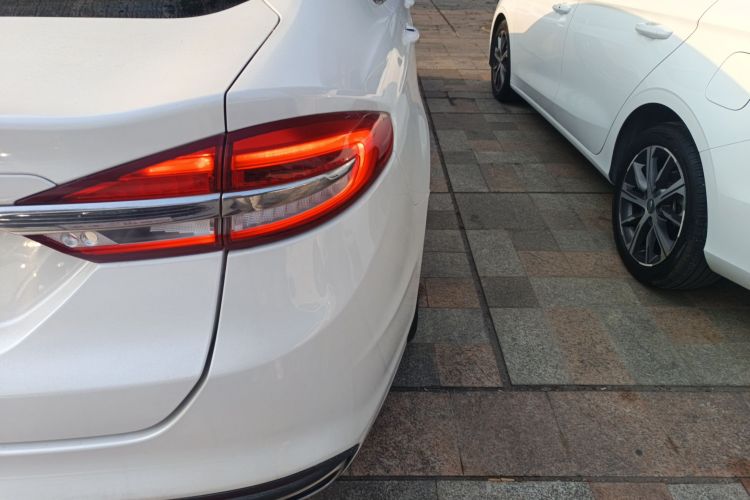 福特 蒙迪欧 2017款 EcoBoost 180 舒适型车身外观9