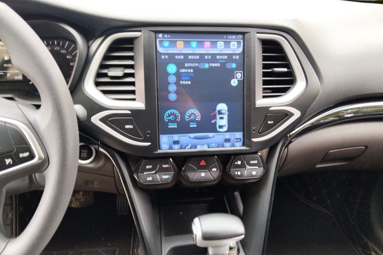 广汽传祺 传祺GS4 2017款 235T 自动两驱精英版中控内饰16