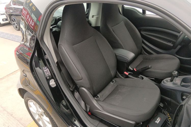 smart fortwo 2018款 1.0L 52千瓦硬顶灵动版 国V局部细节41
