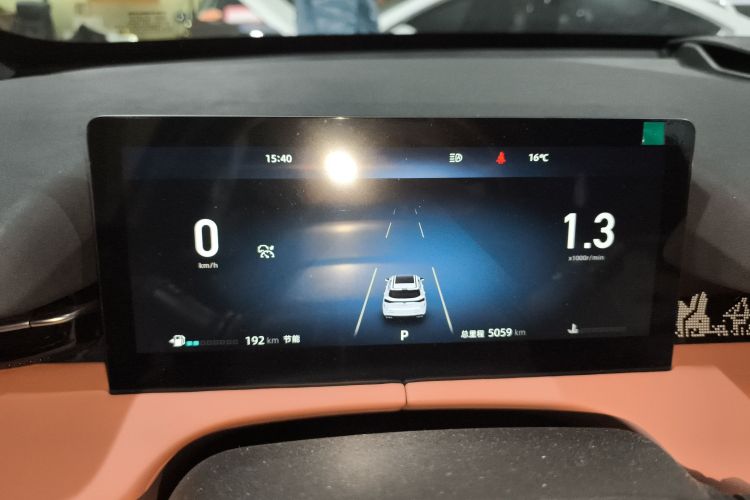 长安UNI-Z 2025款 1.5T 尊贵型中控内饰14