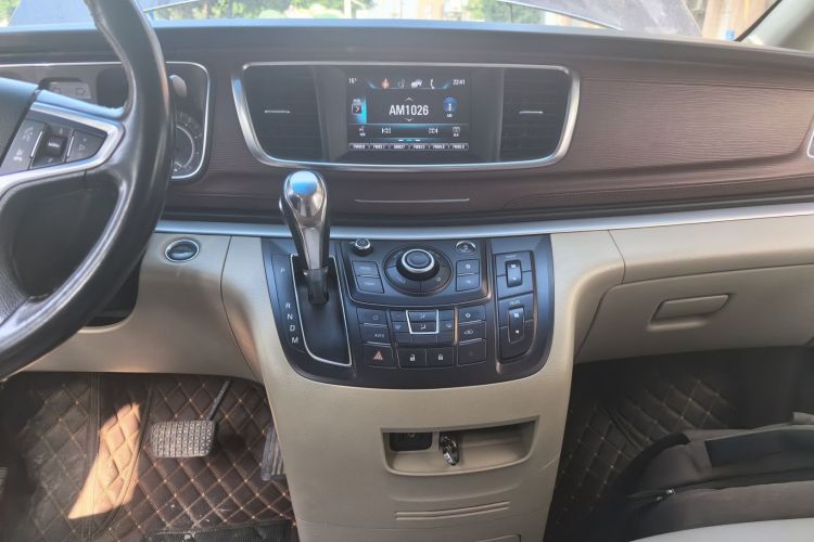 别克GL8 2017款 25S 舒适型 国V中控内饰16