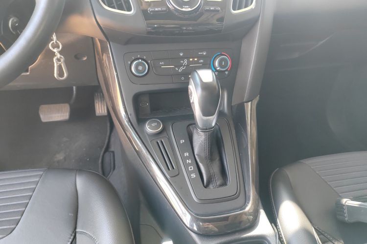 福特 福克斯 2018款 两厢经典 1.6L 自动风尚型智行版中控内饰18