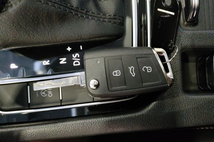 大众 迈腾 2025款 改款二 众享款 330TSI DSG豪华型中控内饰11