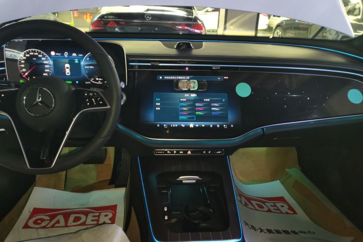 奔驰E级新能源 2024款 E 350 e L 插电式混合动力轿车中控内饰16