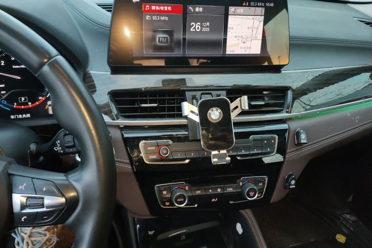 宝马X1 2020款 xDrive25Li 尊享型中控内饰16