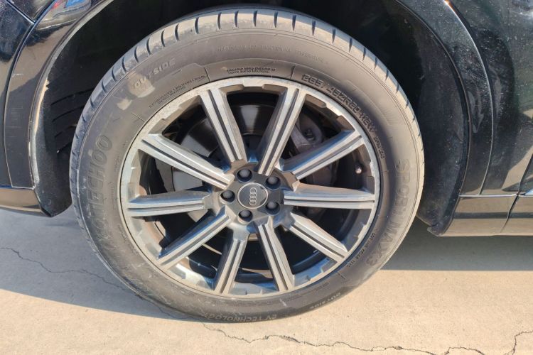 奥迪Q7 2018款 45 TFSI 技术型车身外观6007