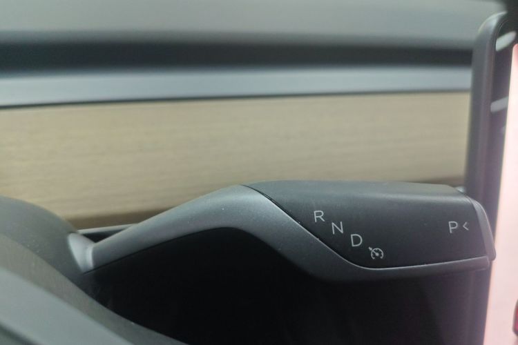 特斯拉 Model Y 2022款 长续航全轮驱动版中控内饰18