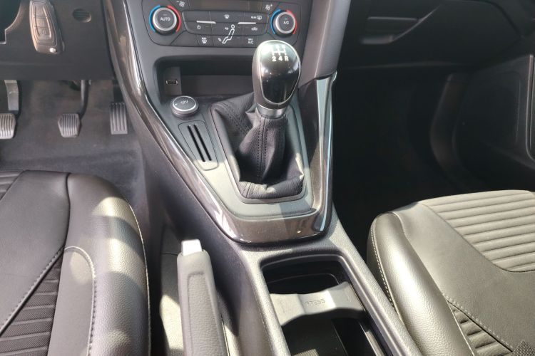 福特 福克斯 2017款 两厢 1.6L 手动风尚型智行版局部细节18