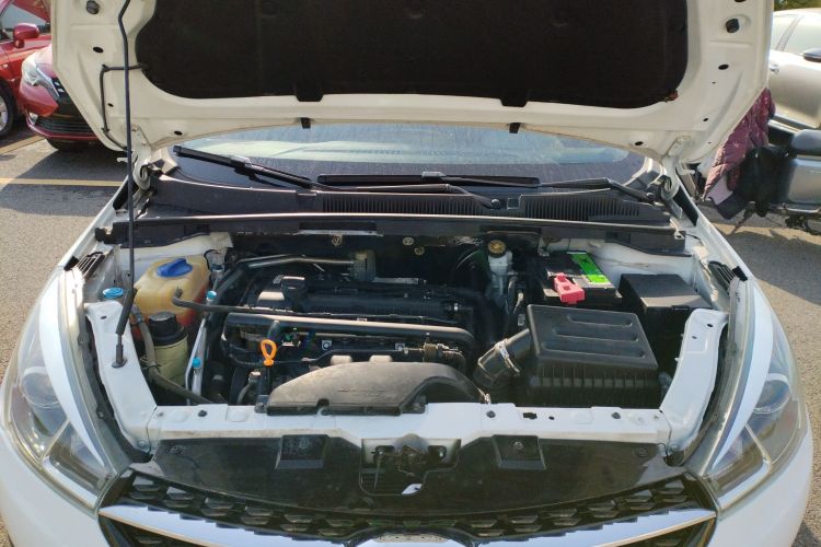 奇瑞 艾瑞泽5 2017款 1.5L 手动豪华版机舱底盘24