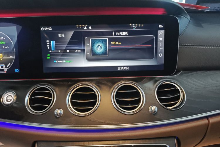 奔驰E级 2019款 E 260 L 运动型中控内饰16