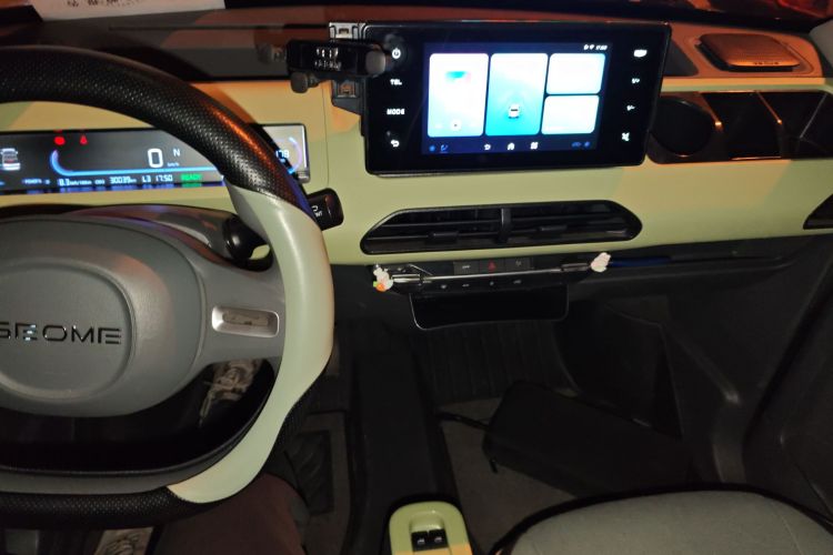 吉利银河 2024款 熊猫mini 200km 龙腾版中控内饰16