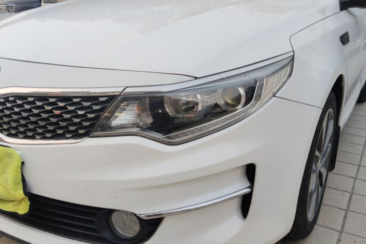 起亚K5 2016款 2.0L 自动LUX局部细节36