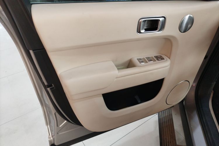 理想汽车 理想L9 2022款 Max中控内饰7007