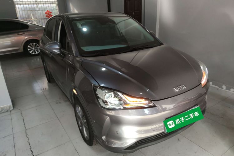 哪吒汽车 哪吒V 2022款 Pro 长续航智享版车身外观3