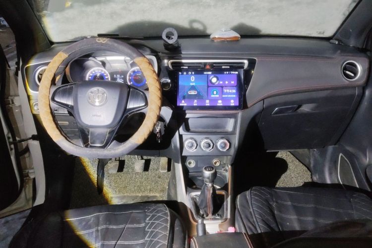 中华V3 2016款 1.5L 手动基本型中控内饰12