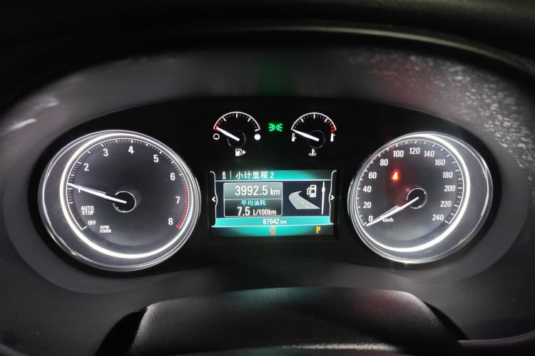 别克 君越 2018款 20T 精英型中控内饰14