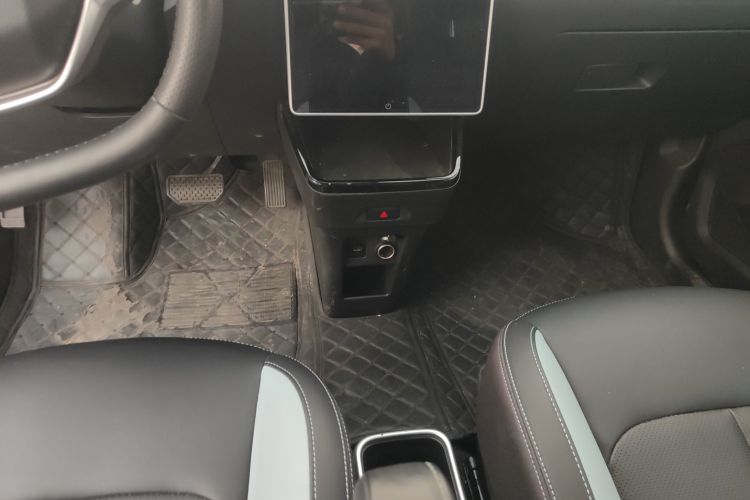 哪吒汽车 哪吒V 2021款 长续航娱乐版局部细节18