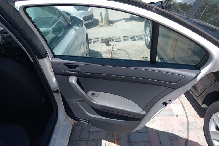 大众 桑塔纳 2016款 1.6L 手动风尚版中控内饰45