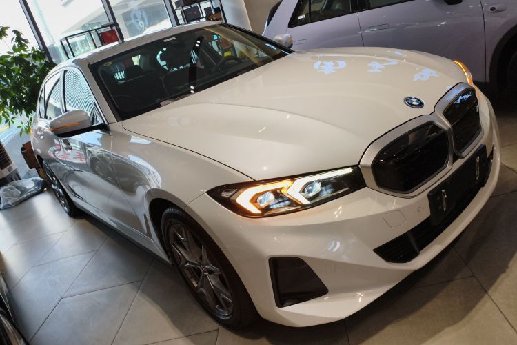 宝马i3 2022款 eDrive 35 L车身外观6002