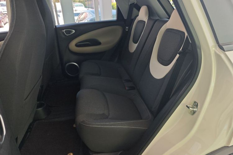 五菱汽车 五菱缤果 2023款 333km 快享款中控内饰7004