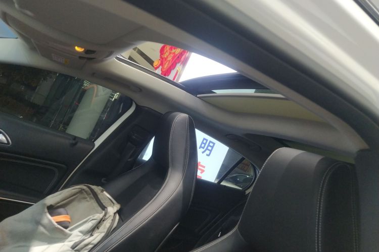 奔驰GLA 2018款 GLA 220 4MATIC 运动型中控内饰22