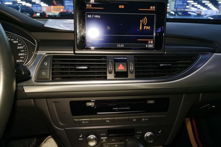 奥迪A6L 2018款 30周年年型 35 TFSI 时尚型局部细节16