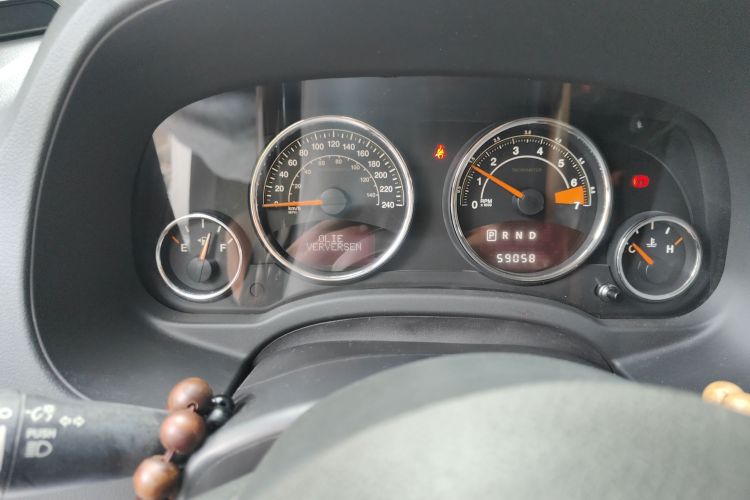 Jeep 指南者(进口) 2013款 2.0L 两驱豪华版中控内饰14