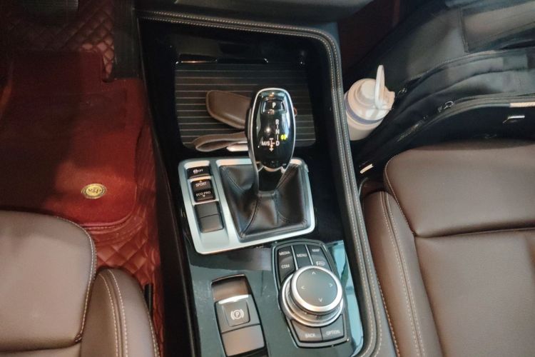 宝马1系 2022款 120i M运动曜夜版中控内饰18