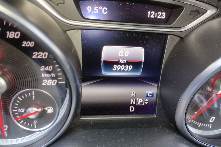 奔驰GLA 2018款 GLA 200 动感型中控内饰15