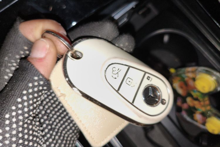 奔驰C级 2022款 改款 C 260 L 皓夜运动版中控内饰11