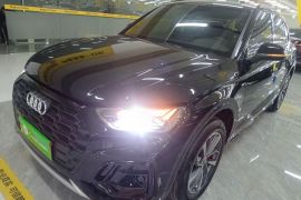 奥迪Q5L 2025款 45周年典藏版 40 TFSI 豪华动感型