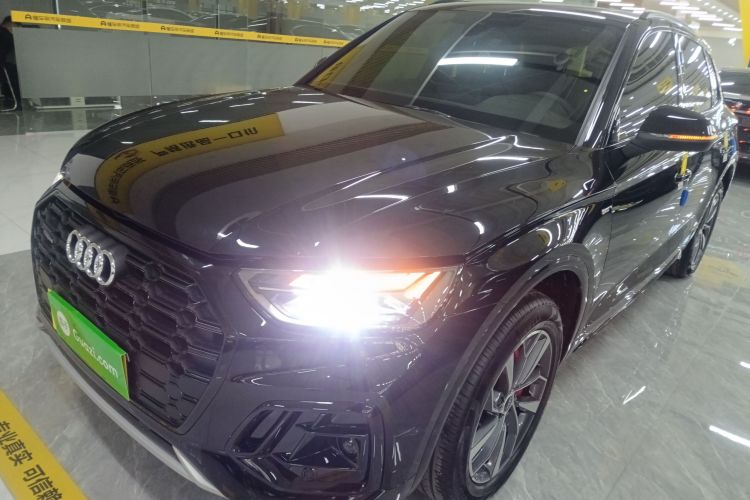 奥迪Q5L 2025款 45周年典藏版 40 TFSI 豪华动感型车身外观1