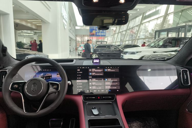 鸿蒙智行 问界M8 2025款 增程 Max+版 53.4kWh 6座版中控内饰7002