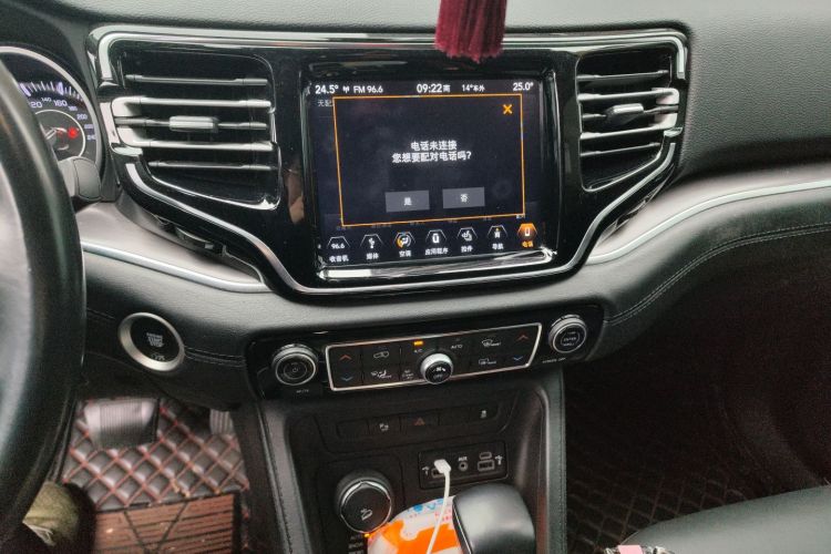 Jeep 大指挥官 2018款 2.0T 四驱尊享导航版 国V中控内饰16