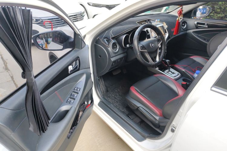 长安 逸动 2015款 1.6L 自动俊酷型 国IV中控内饰20