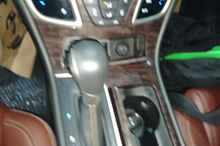 别克 君越 2013款 2.4L SIDI精英舒适型中控内饰18