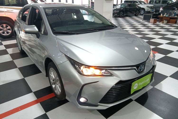 丰田 卡罗拉 2021款 双擎 1.8L E-CVT精英版车身外观3