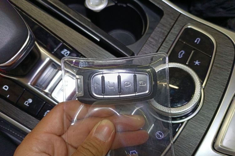 红旗H9 2022款 3.0T 智联旗领四座版中控内饰11