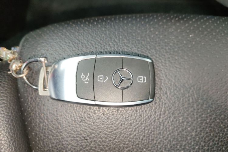 奔驰C级 2019款 C 260 L 运动版中控内饰11