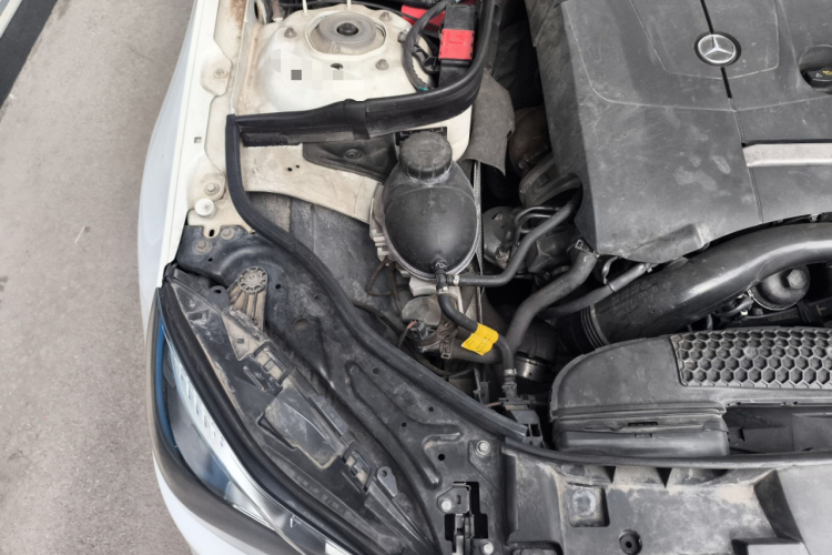 奔驰E级 2015款 改款 E 260 L 运动型局部细节9006